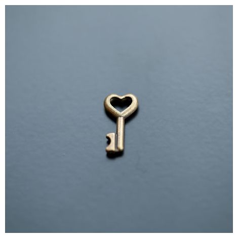 Breloque Clé Coeur Bronze vieilli