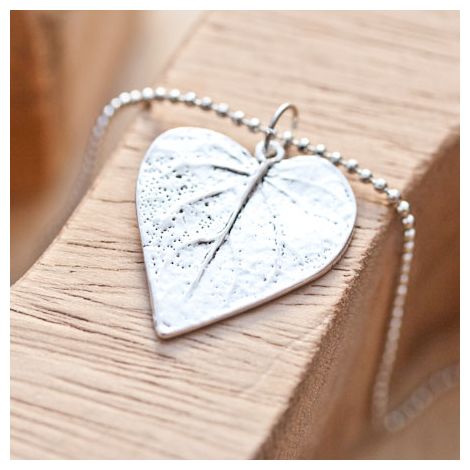 Breloque Jolie feuille coeur Argent vieilli