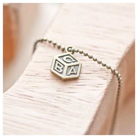 Breloque Jouet cube lettres Bronze vieilli