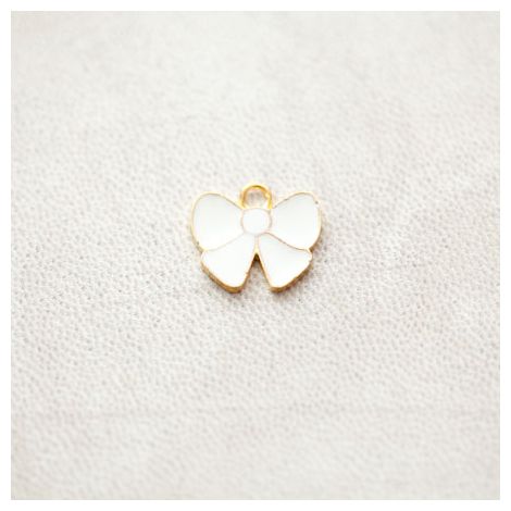 Breloque Noeud Papillon 15.5mm Doré Émaillé Blanc