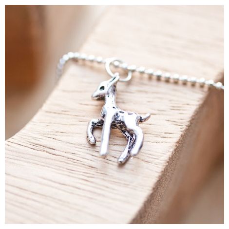 Breloque Petite biche relief Argent vieilli