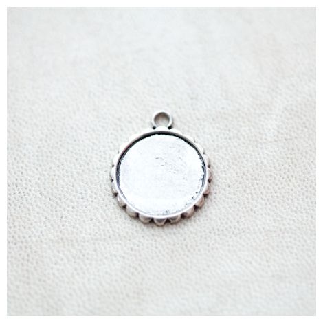 Pendentif à Cabochon Rond 16mm Contour Fleur Argent vieilli