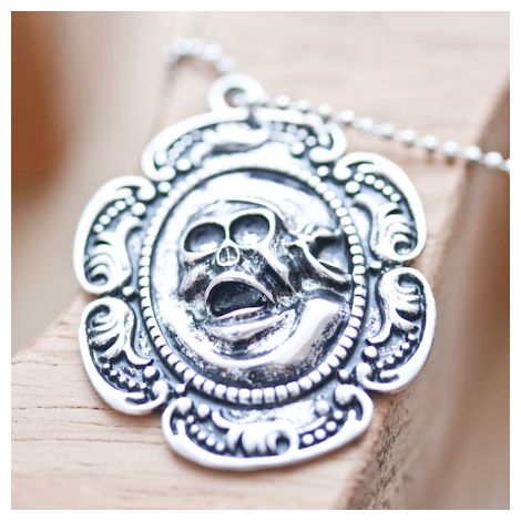 Pendentif Médaillon crâne de pirate Argent vieilli