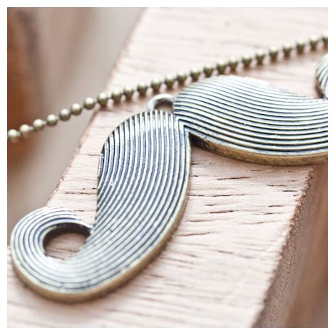 Pendentif Moustache Rayée Bronze vieilli