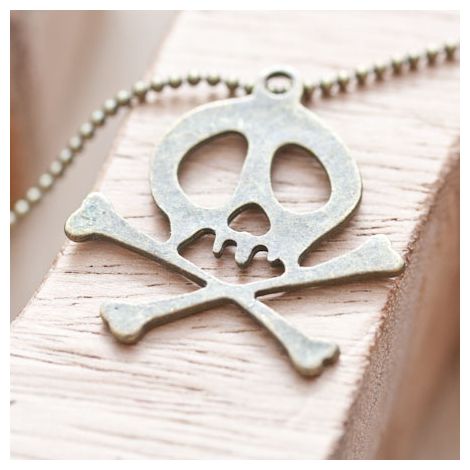 Pendentif Tête de mort Croix plate Bronze vieilli