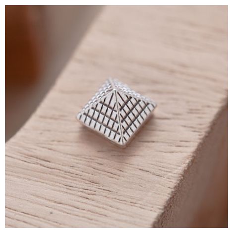 Perle en Métal Connecteur Pyramide Quadrillé Argent vieilli