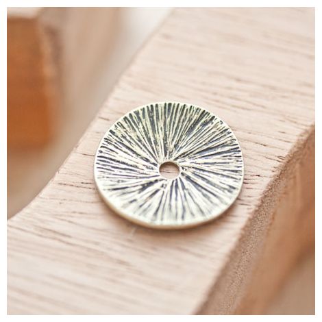Perle en métal Ronde 23mm Plate rayé Bronze vieilli x 2