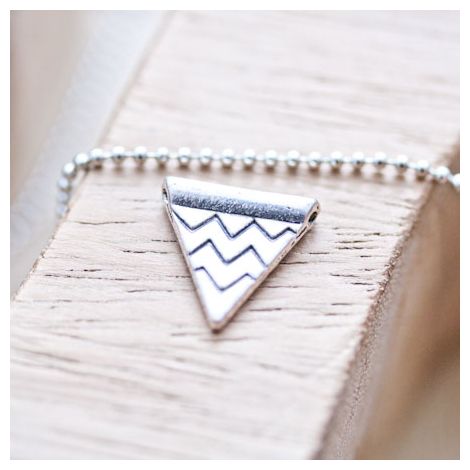 Perle en métal Triangle chevrons 14mm Argent vieilli