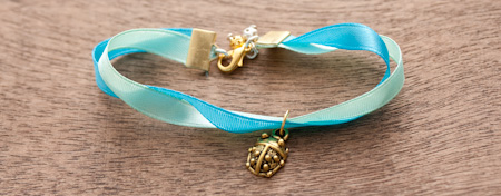 Comment faire des bracelets en tissu ou en ruban