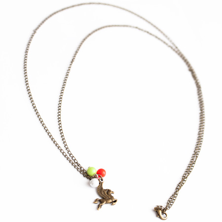 Collier P&eacute;gase aux couleurs enchant&eacute;es