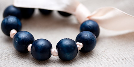 Bracelet ruban et perles en bois !