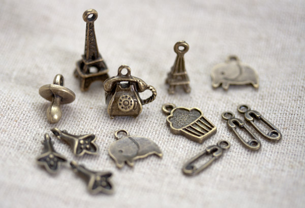 De nouvelles breloques bronze vieilli dans le catalogue