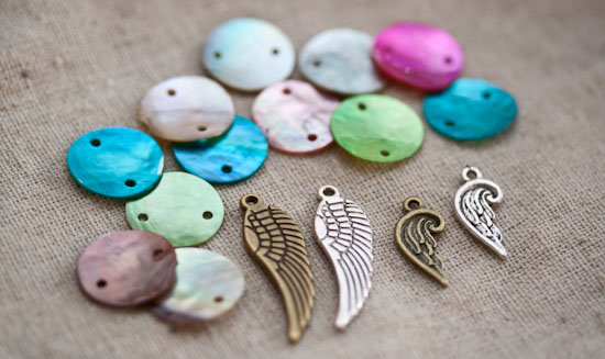 Nouveaut&eacute;s : Sequins, Breloques et Kits cr&eacute;ations de Bracelets en cordon