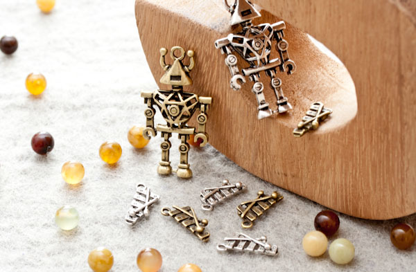 Am, stram, gram, pic et pic et... Nouveaux Pendentifs robot et Breloques xylophone !
