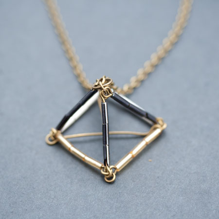 Geometric Beauties - Sautoir Pyramide