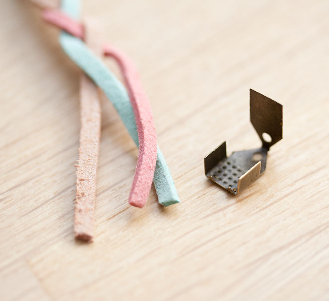 diy creation bijoux bracelet tresse suédine
