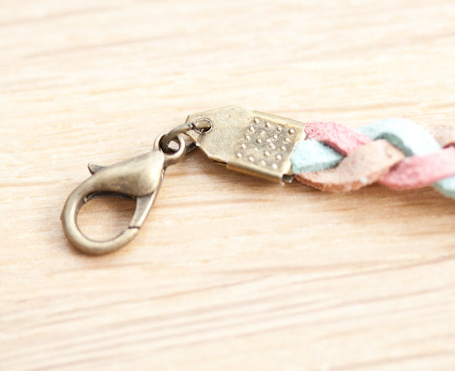 diy creation bijoux bracelet tresse suédine