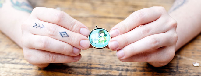 diy-breloque-pendentif-tuto-cabochon-poupee-1