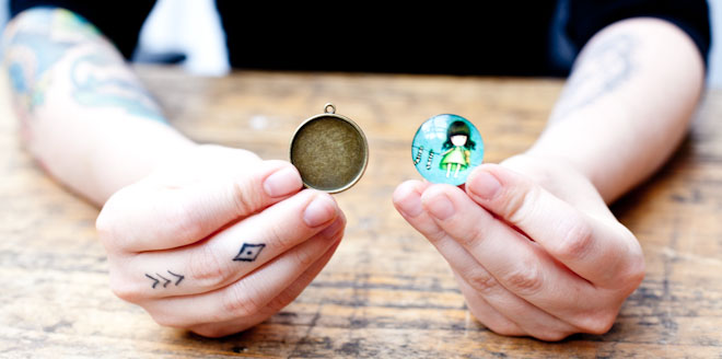 diy-breloque-pendentif-tuto-cabochon-poupee-2