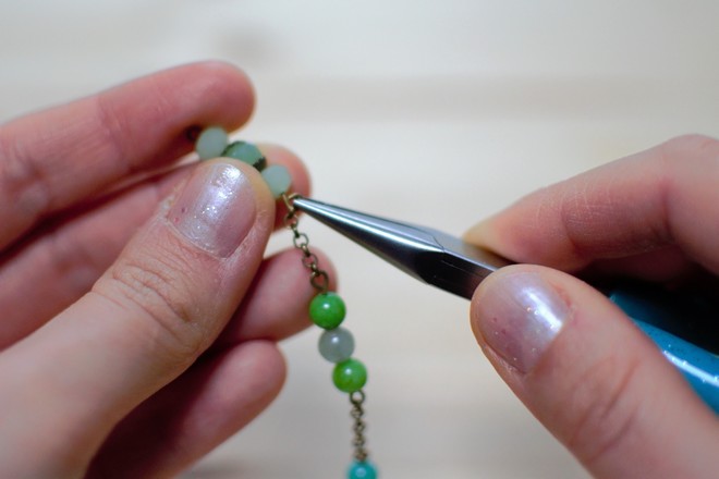 continuer ainsi avec les perles et cha&icirc;nettes