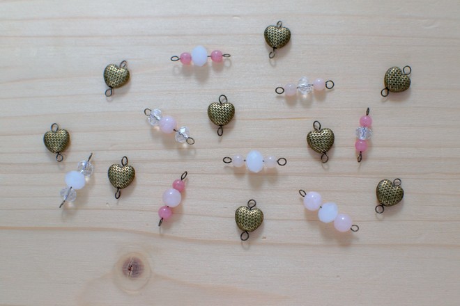 perles c&oelig;urs et rose poudr&eacute; pour sautoir St Valentin
