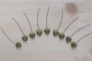 c&oelig;urs sur clous &agrave; t&ecirc;te ronde