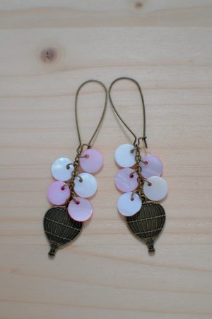 boucles d'oreilles montgolfi&egrave;res et sequins nacr&eacute;s