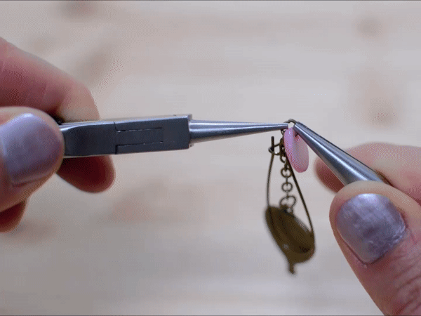 fixer les sequins nacr&eacute;s