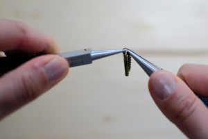 assembler étoile et chaînette à l'aide d'un anneau
