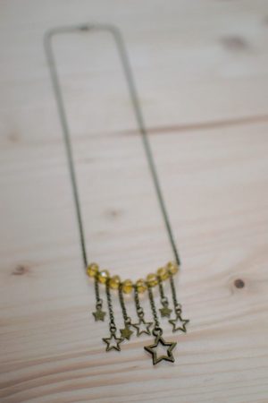 collier étoiles bronze et perles jaunes facettes