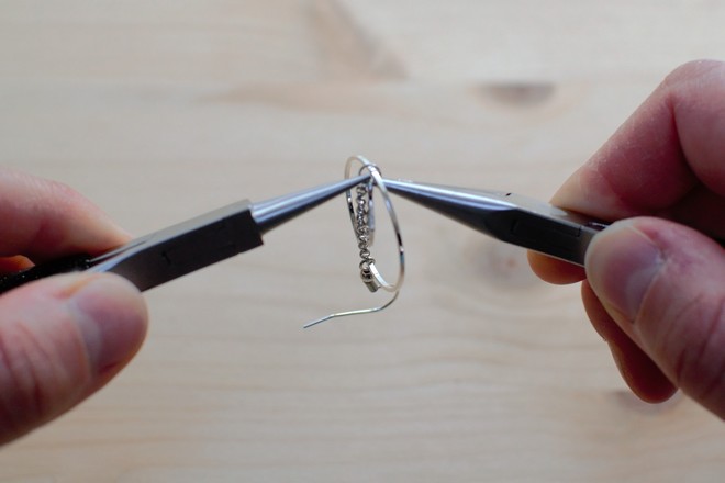 fixer le connecteur rond de l'autre côté