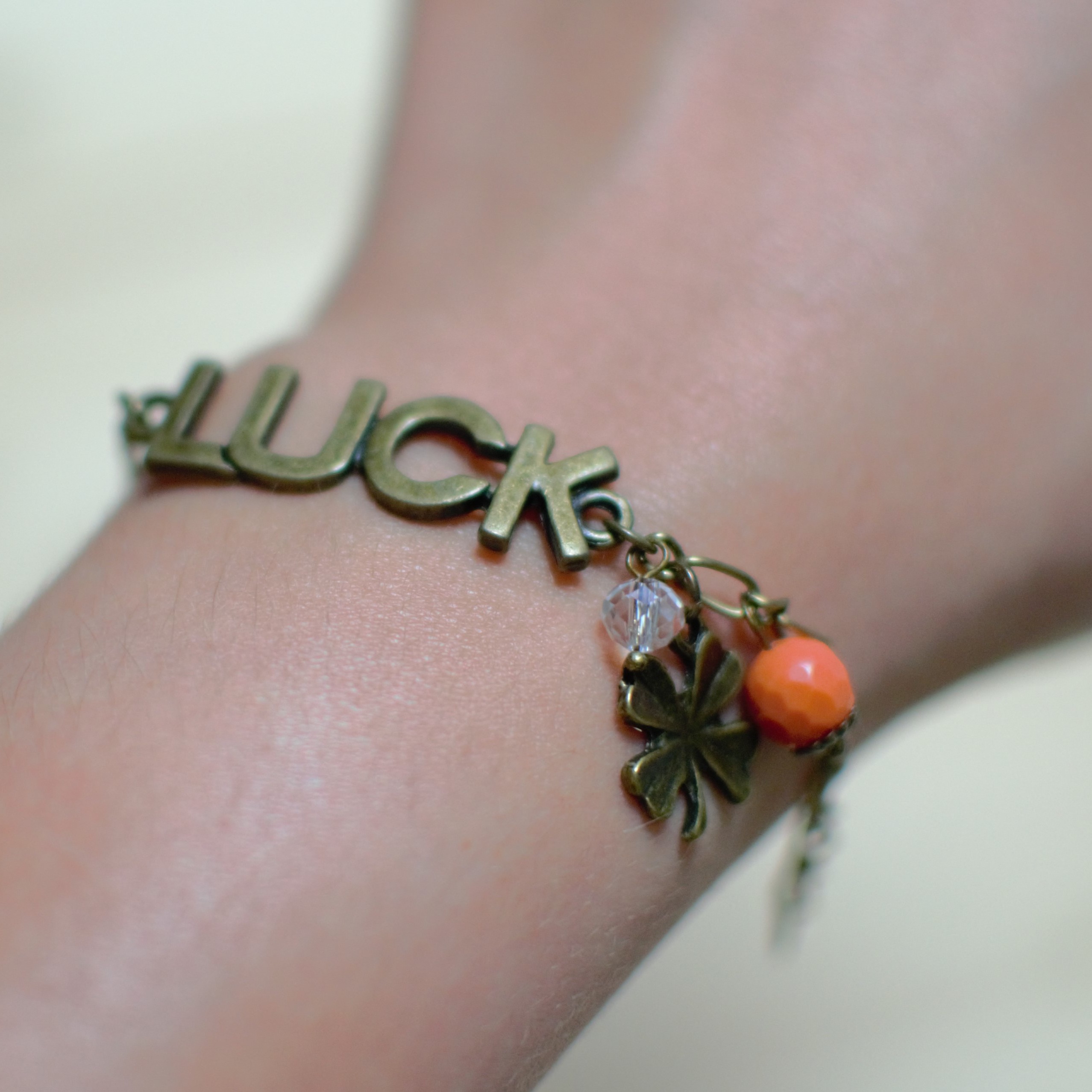 Tuto : Bracelet porte-bonheur bronze vieilli